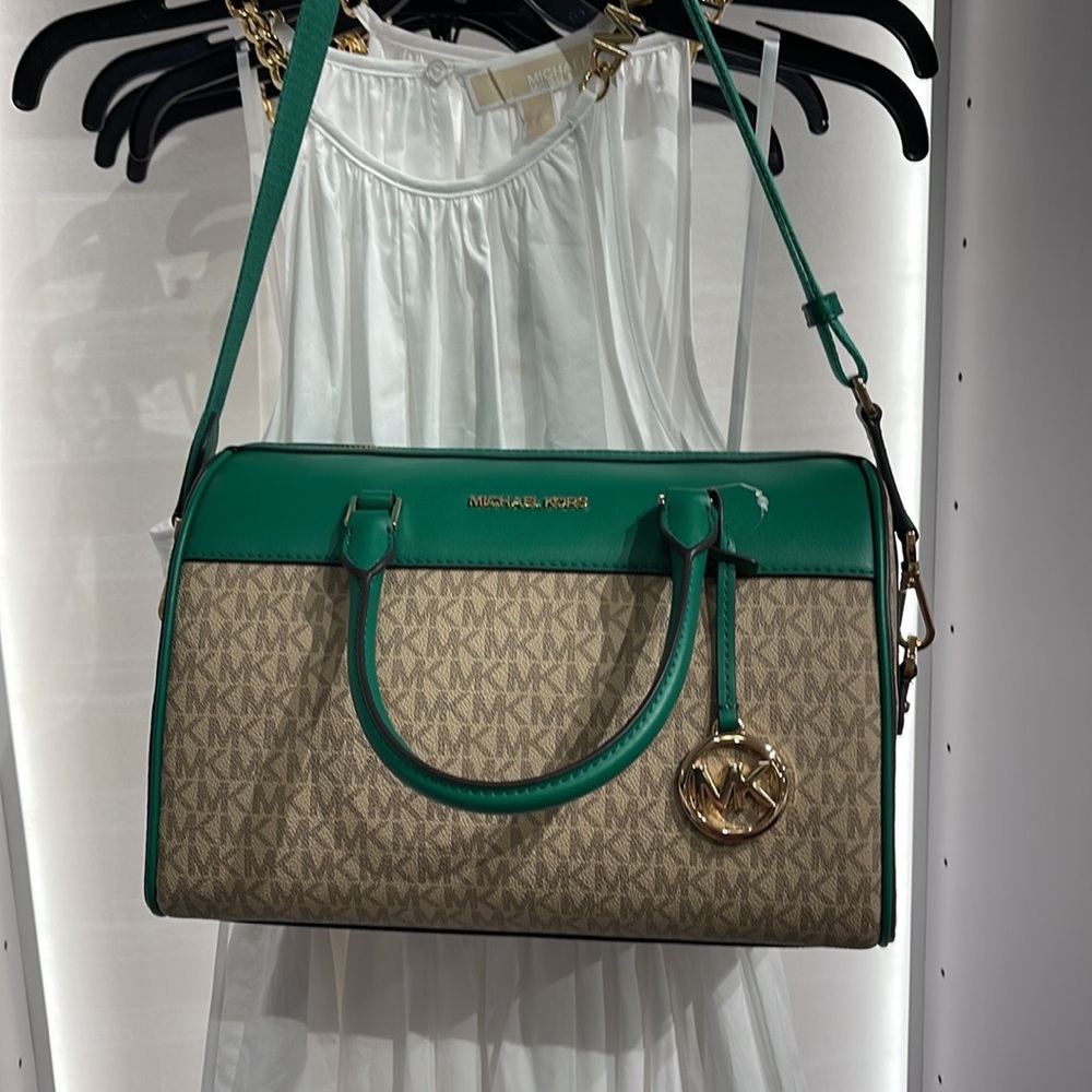 Michael Kors med Duffel Travel - Leather/Coated

PALMETTO GREEN 
MD DUFFLE

NWT - Picture 2 of 16